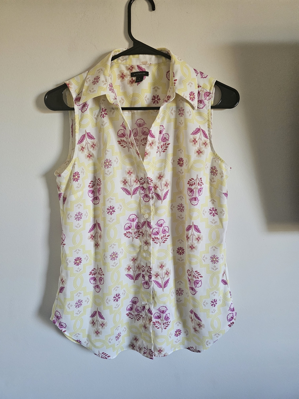 Ann Taylor Sleeveless Button-Down Top in Yellow & Pink Floral